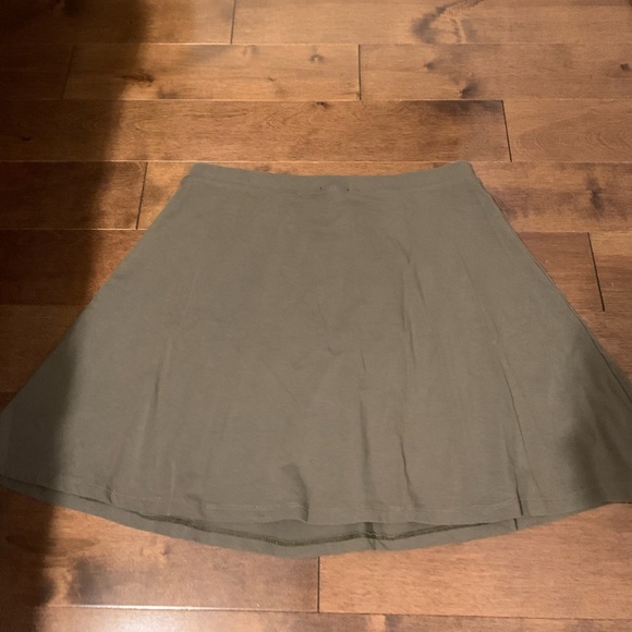 Ardene Basic (kaki summer skirt (no shorts under the skirt)) - Picture 2 of 2
